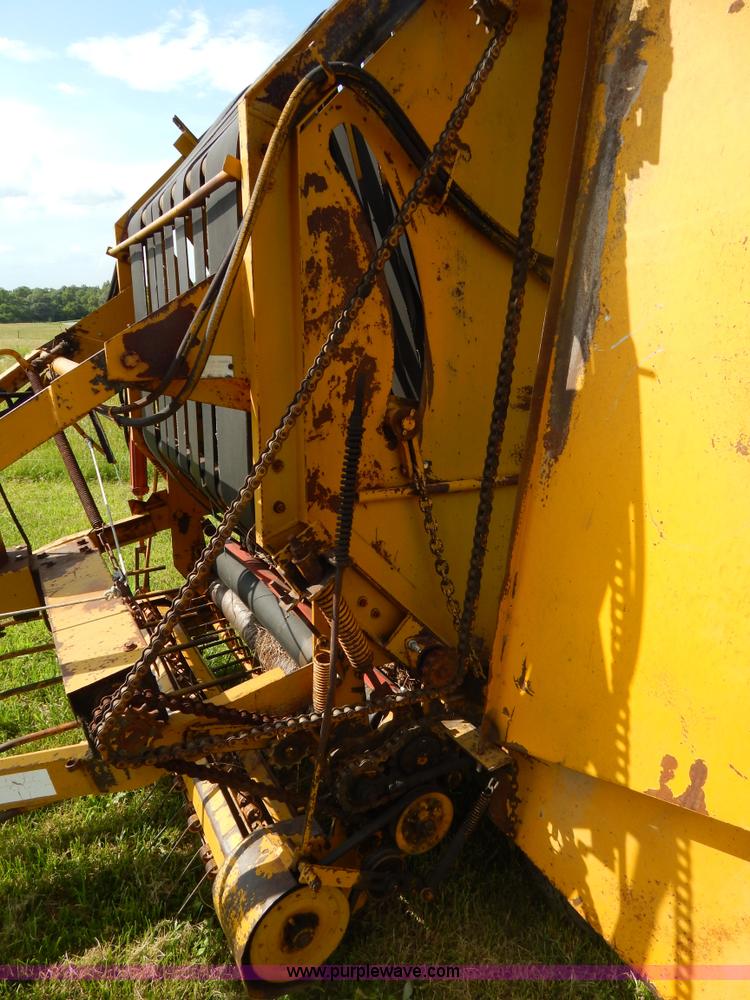 image for item Z9302 1974 Vermeer 605C round baler