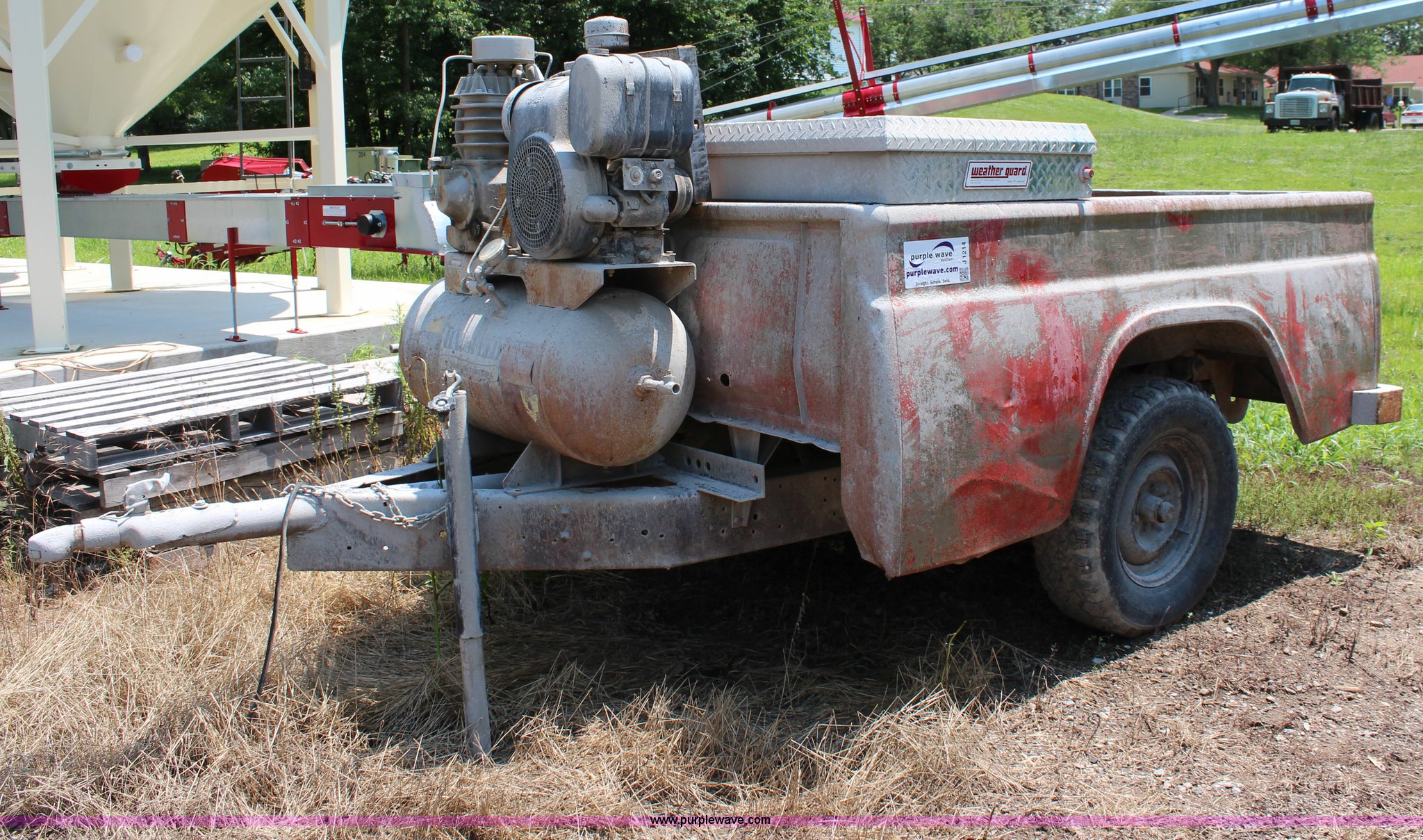 Pickup bed trailer in Stanberry, MO Item J1214 sold Purple Wave