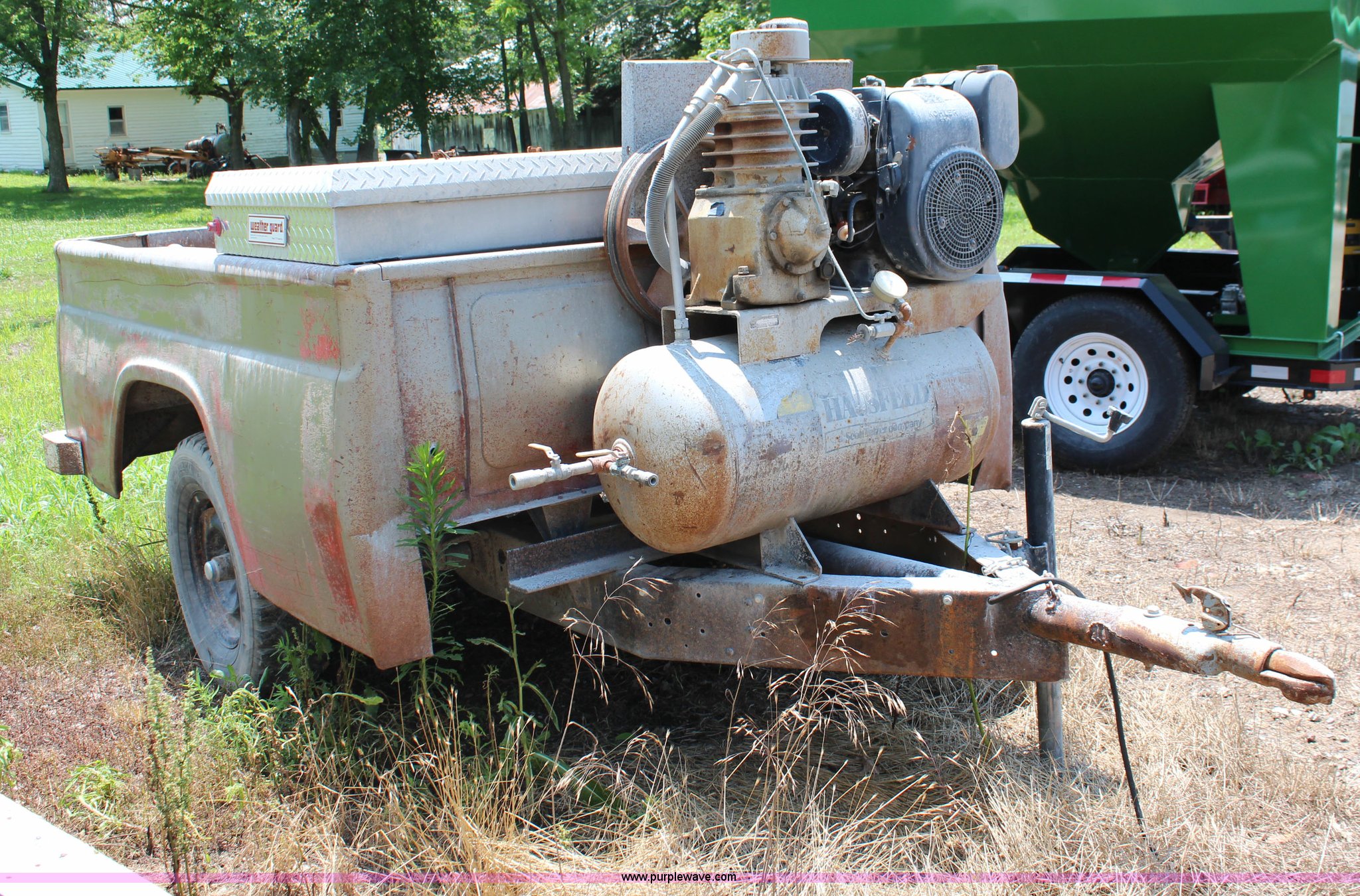 Pickup bed trailer in Stanberry, MO Item J1214 sold Purple Wave