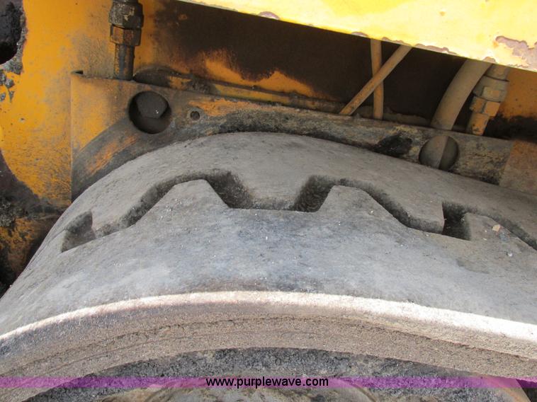 image for item AN9016 2001 Blaw-Knox PF4410 paver