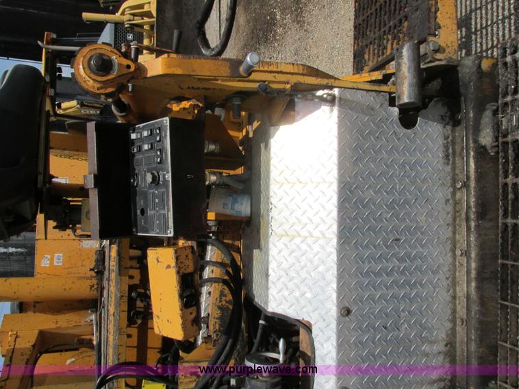 image for item AN9016 2001 Blaw-Knox PF4410 paver