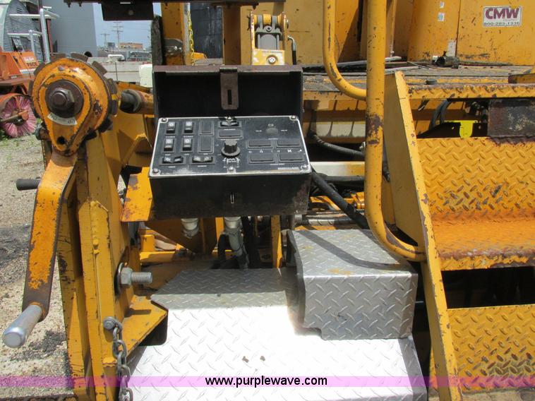 image for item AN9016 2001 Blaw-Knox PF4410 paver