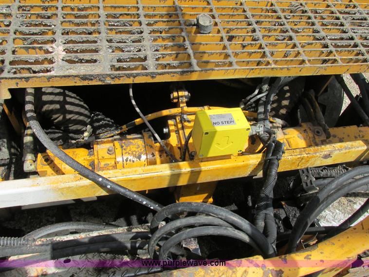 image for item AN9016 2001 Blaw-Knox PF4410 paver