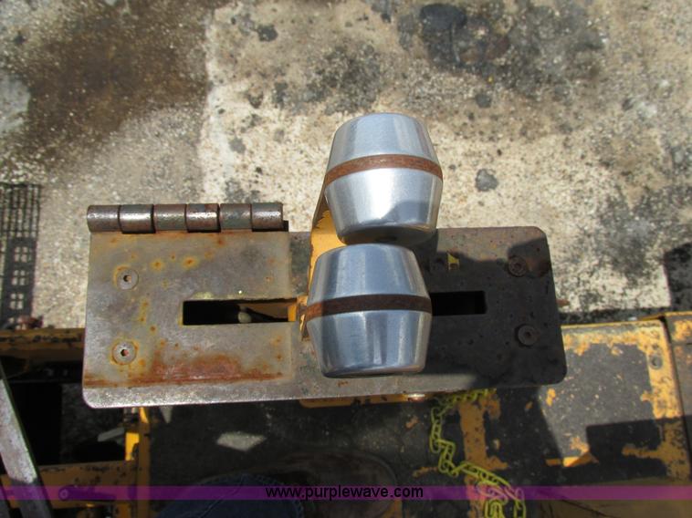 image for item AN9016 2001 Blaw-Knox PF4410 paver