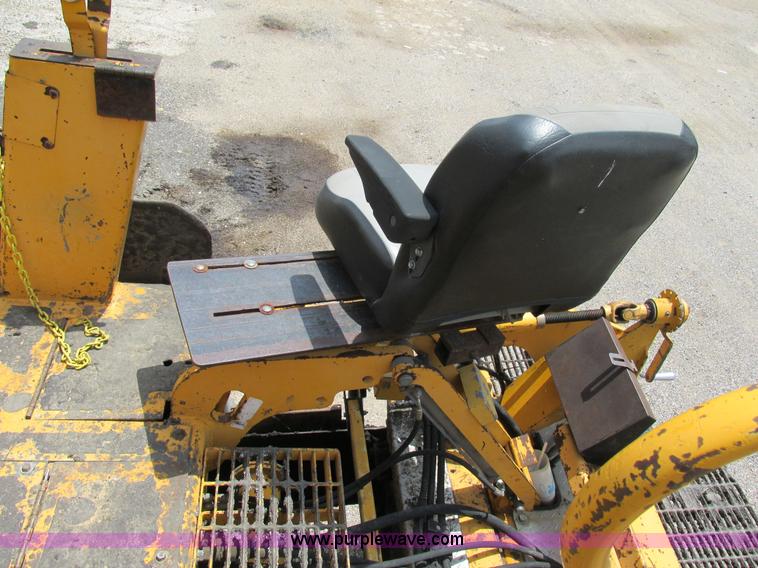 image for item AN9016 2001 Blaw-Knox PF4410 paver