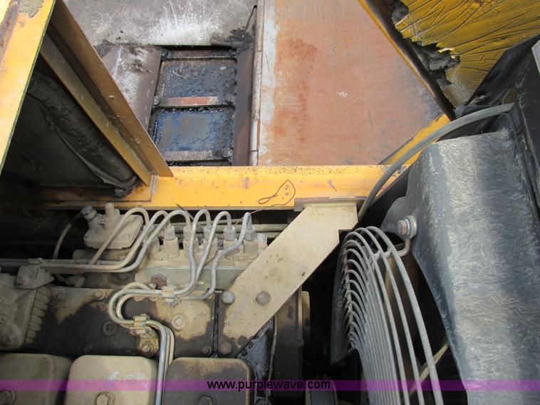 image for item AN9016 2001 Blaw-Knox PF4410 paver