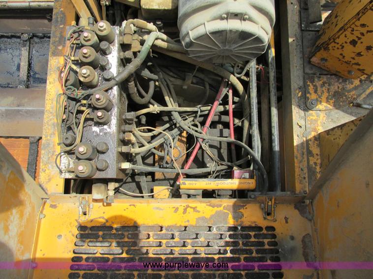 image for item AN9016 2001 Blaw-Knox PF4410 paver