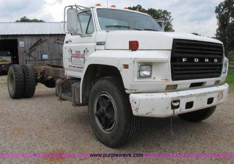 image for item AN9045 1981 Ford F700 cab and chassis