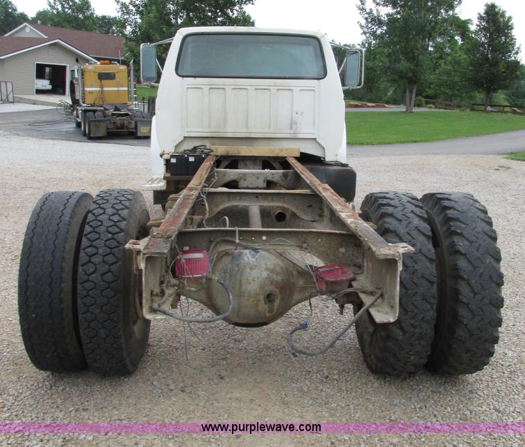 image for item AN9045 1981 Ford F700 cab and chassis