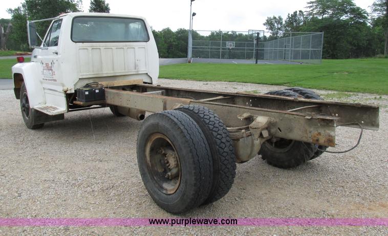 image for item AN9045 1981 Ford F700 cab and chassis