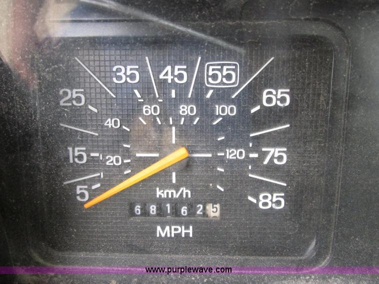 image for item AN9045 1981 Ford F700 cab and chassis