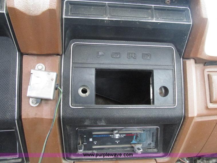 image for item AN9045 1981 Ford F700 cab and chassis