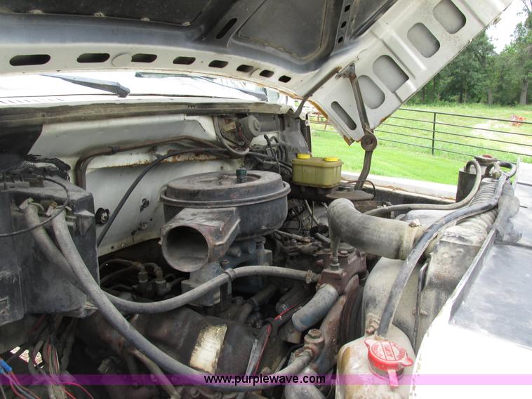 image for item AN9045 1981 Ford F700 cab and chassis