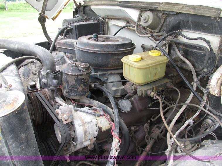 image for item AN9045 1981 Ford F700 cab and chassis