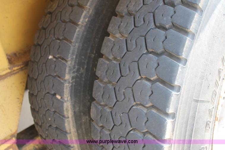 image for item C3884 1994 Gradall XL4100 rubber tire excavator