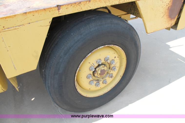 image for item C3884 1994 Gradall XL4100 rubber tire excavator