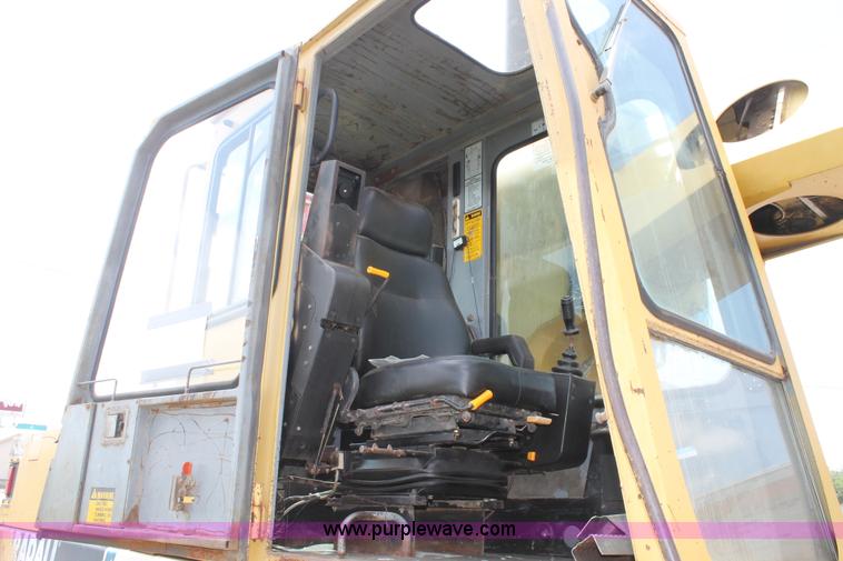 image for item C3884 1994 Gradall XL4100 rubber tire excavator