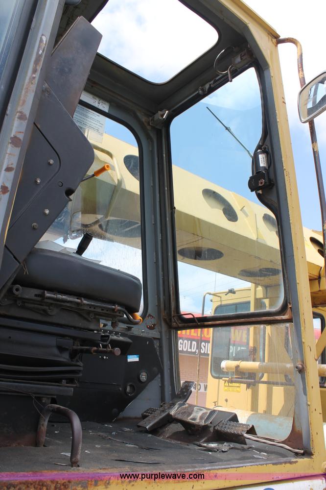 image for item C3884 1994 Gradall XL4100 rubber tire excavator