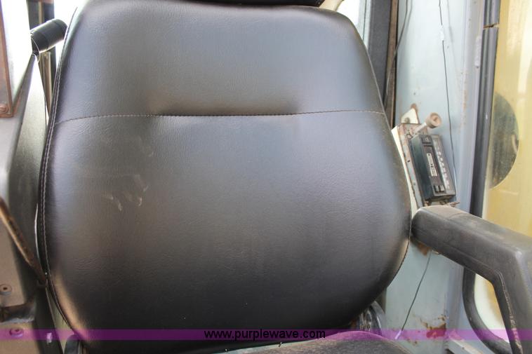 image for item C3884 1994 Gradall XL4100 rubber tire excavator