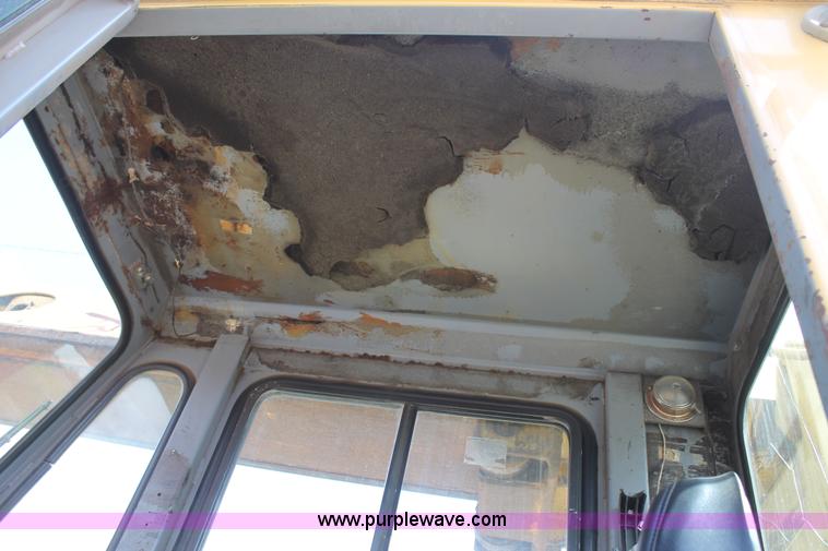 image for item C3884 1994 Gradall XL4100 rubber tire excavator