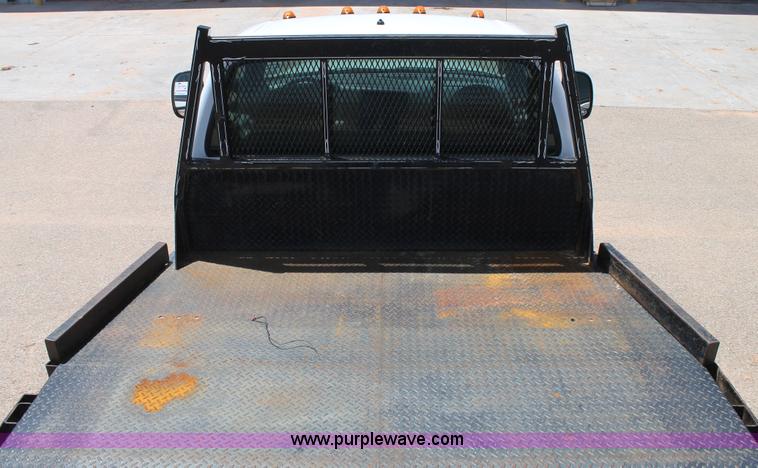 image for item C3886 1999 Ford F550 Super Duty flatbed truck