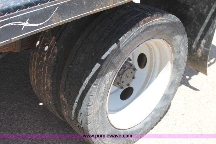 image for item C3886 1999 Ford F550 Super Duty flatbed truck