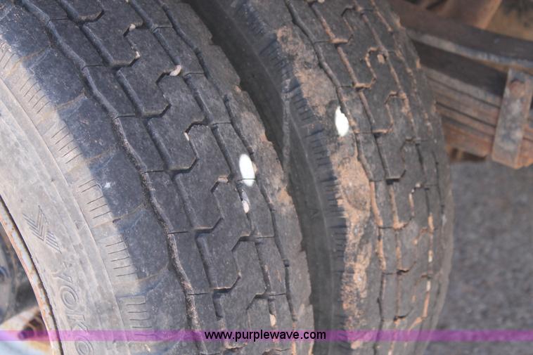 image for item C3886 1999 Ford F550 Super Duty flatbed truck