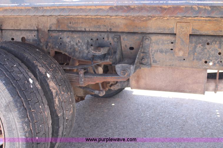 image for item C3886 1999 Ford F550 Super Duty flatbed truck