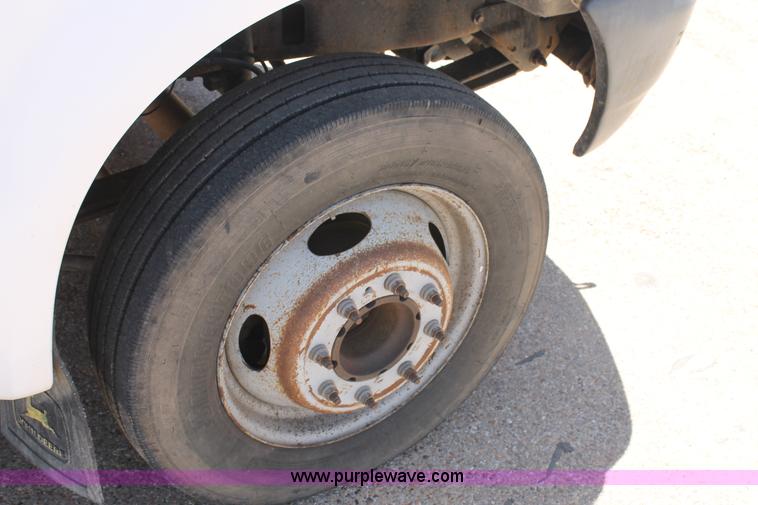 image for item C3886 1999 Ford F550 Super Duty flatbed truck