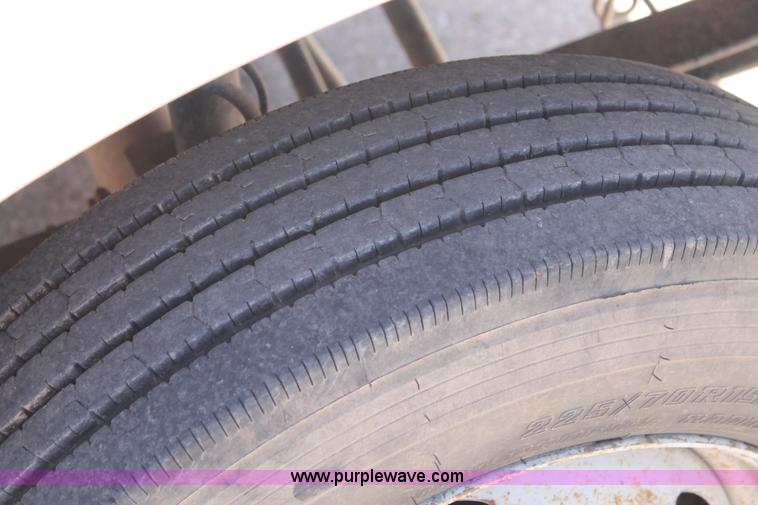 image for item C3886 1999 Ford F550 Super Duty flatbed truck