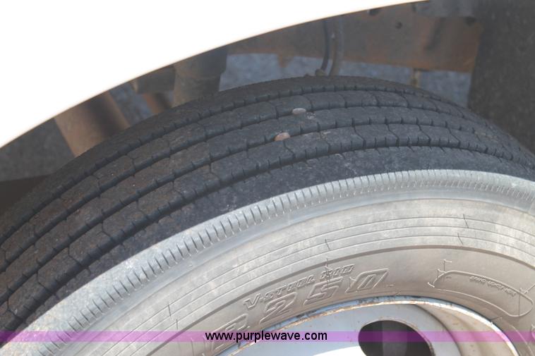 image for item C3886 1999 Ford F550 Super Duty flatbed truck