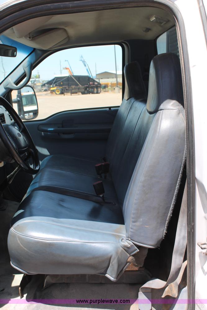 image for item C3886 1999 Ford F550 Super Duty flatbed truck