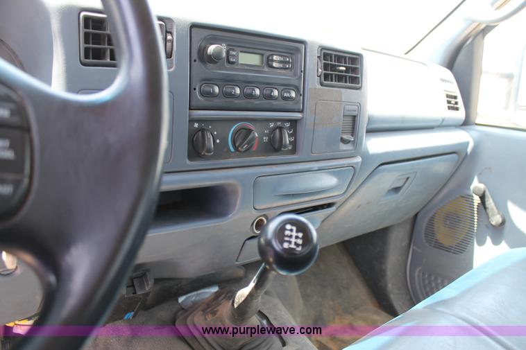 image for item C3886 1999 Ford F550 Super Duty flatbed truck