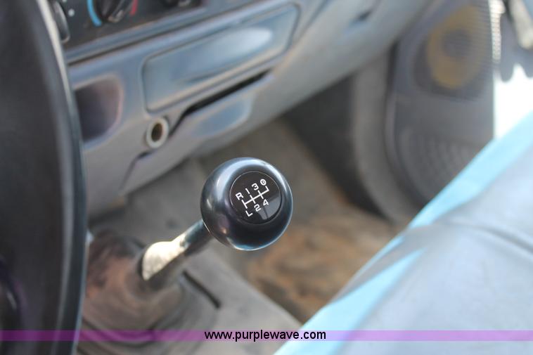 image for item C3886 1999 Ford F550 Super Duty flatbed truck