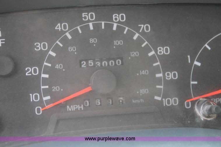 image for item C3886 1999 Ford F550 Super Duty flatbed truck