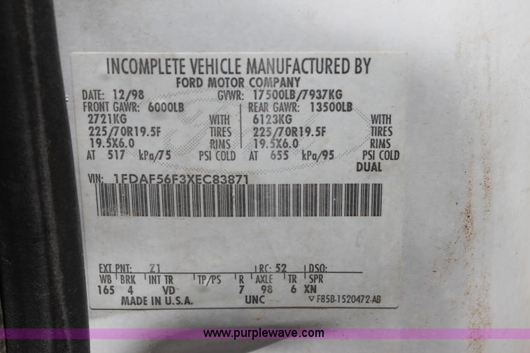 image for item C3886 1999 Ford F550 Super Duty flatbed truck