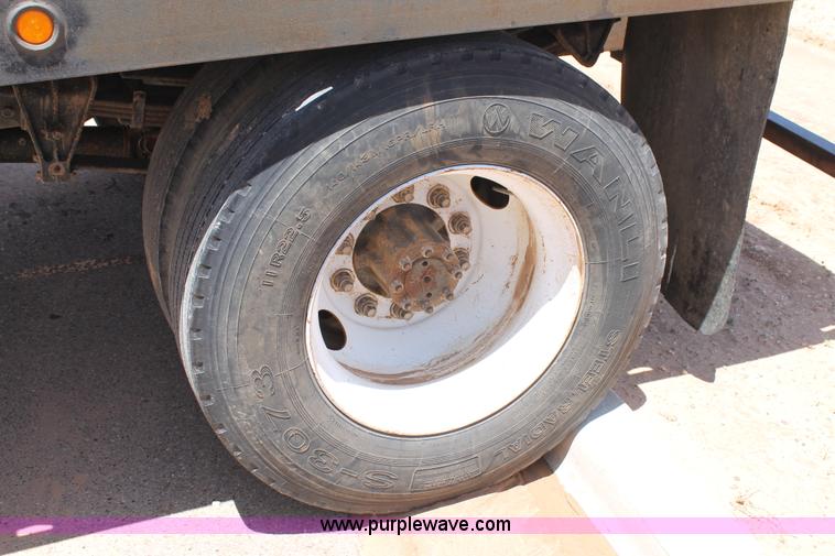 image for item C3887 1997 International 4700 flatbed truck