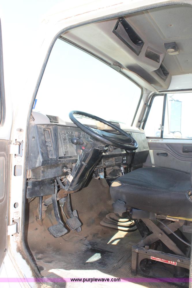 image for item C3887 1997 International 4700 flatbed truck