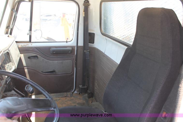 image for item C3887 1997 International 4700 flatbed truck