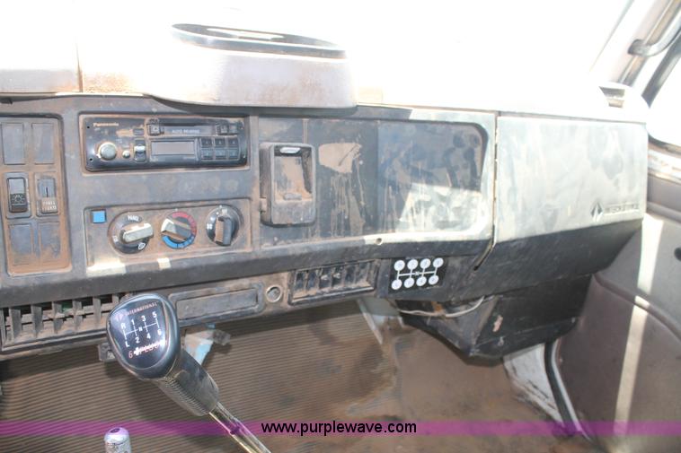 image for item C3887 1997 International 4700 flatbed truck