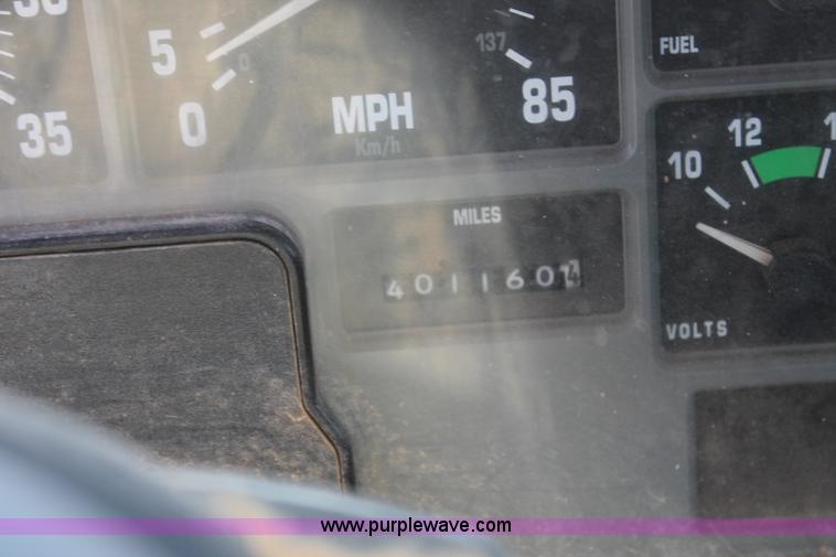 image for item C3887 1997 International 4700 flatbed truck