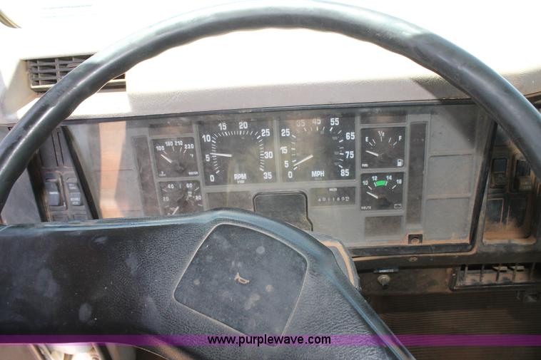 image for item C3887 1997 International 4700 flatbed truck