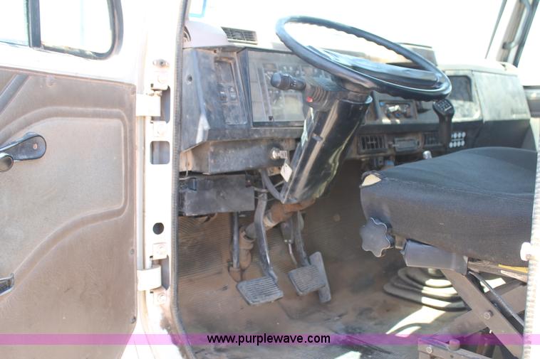 image for item C3887 1997 International 4700 flatbed truck