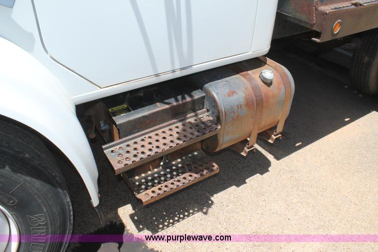 image for item C3887 1997 International 4700 flatbed truck