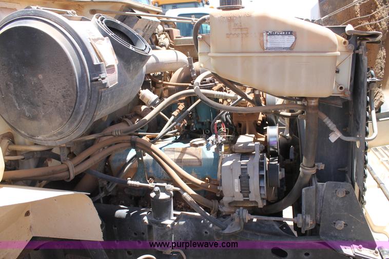 image for item C3887 1997 International 4700 flatbed truck