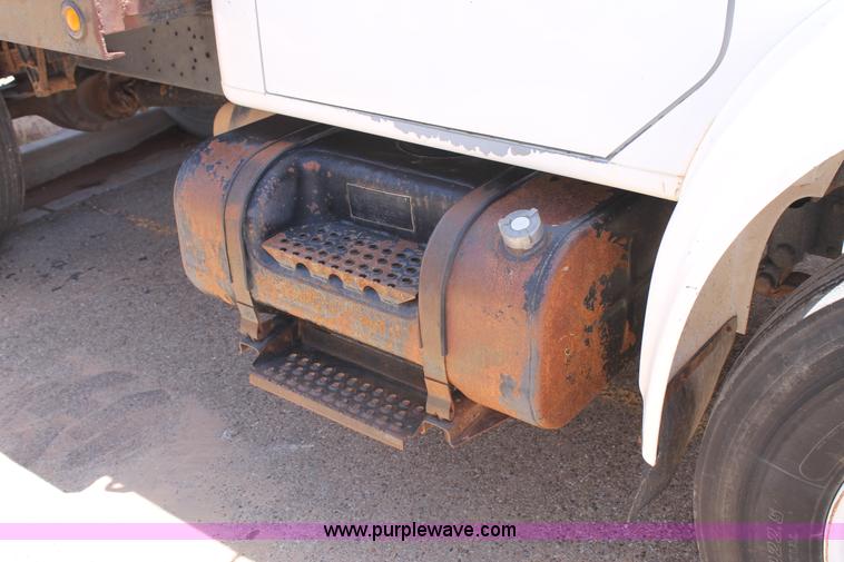 image for item C3887 1997 International 4700 flatbed truck