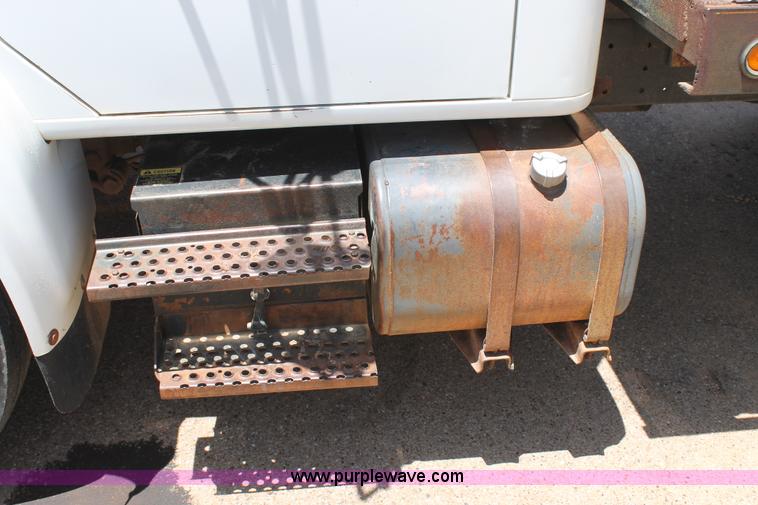 image for item C3887 1997 International 4700 flatbed truck