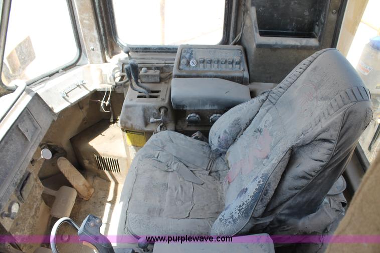 image for item C3889 1994 Caterpillar 988F wheel loader