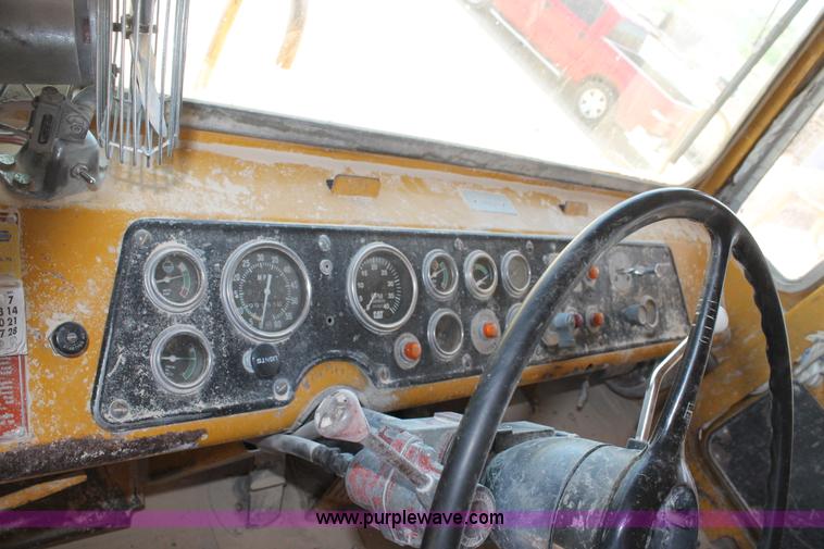 image for item C3890 1977 Caterpillar 769B haul truck