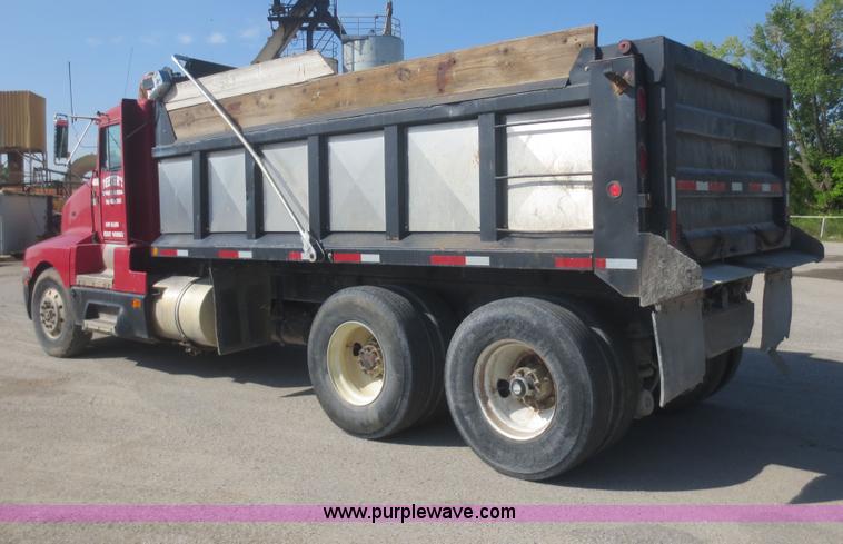 image for item D2102 1993 Kenworth T600 dump truck